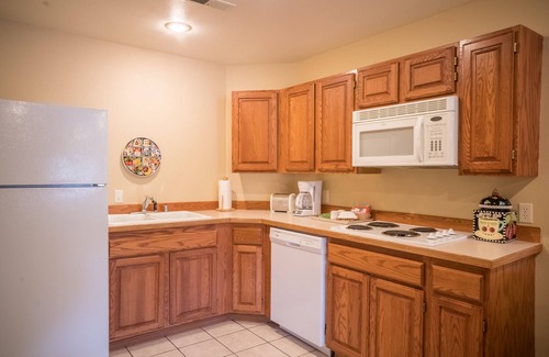 Leavenworth Apartment | In the heart of downtown - Front Street - Leavenworth's main shopping/dining street