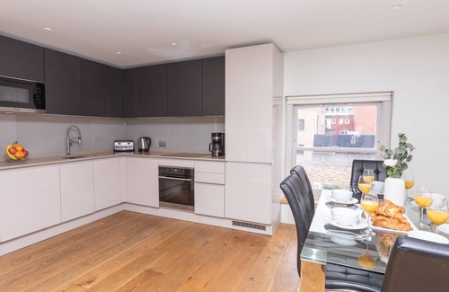 Fitzrovia Apartment | In the Heart of Fitzrovia – Soho - Lovely 2BR Flat in Central LondonLAT