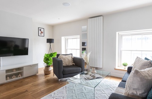 Fitzrovia Apartment | In the Heart of Fitzrovia – Soho - Lovely 2BR Flat in Central LondonLAT