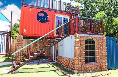 Medicine Park Apartment | In the Heart of Medicine Park, Right outside of Fort Sill perfect for Basic Training Graduation.