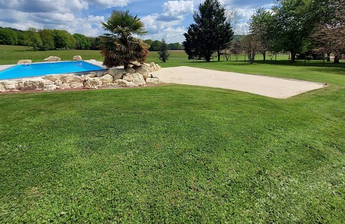 Saint-Paul-de-Serre Ski Chalet | In the heart of Périgord, chalet for 5 people with swimming pool in a green setting.
