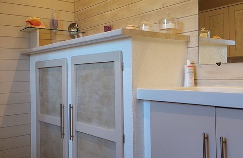 Saint-Paul-de-Serre Ski Chalet | In the heart of Périgord, chalet for 5 people with swimming pool in a green setting.