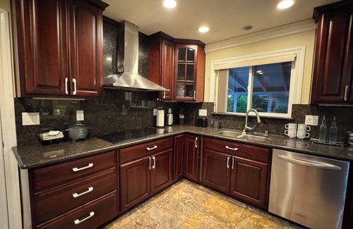 San Jose House | In the Heart of Santa Clara, Near Apple HQ & Santana Row: Modern 3-Bedroom Home