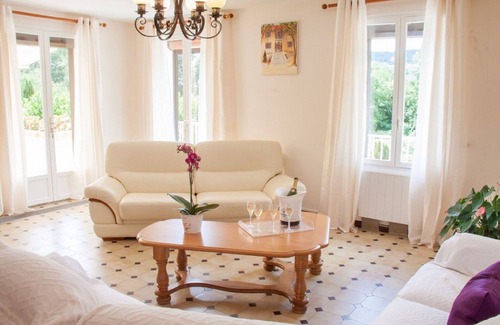 Reuil House | In the heart of the village of Reuil