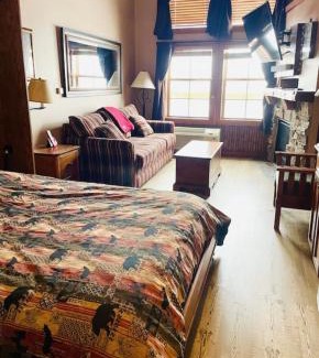 Snowshoe Apartment | In the Heart of the Village Ski In Out