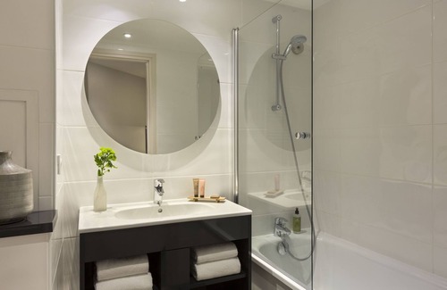 16th Arrondissement Apartment | In The Heart Of Trocadero Studio With Aircon