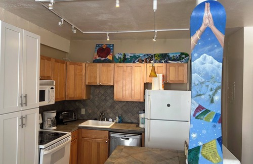 Taos Ski Valley Apartment | In The Heart Of TSV few minute walk to base area and chairlift, hottub, parking