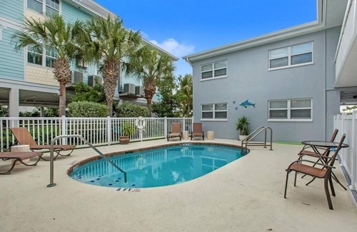 Treasure Island Condo | In the Heart of Treasure Island! Located on waterway and 2 blocks from Beach!