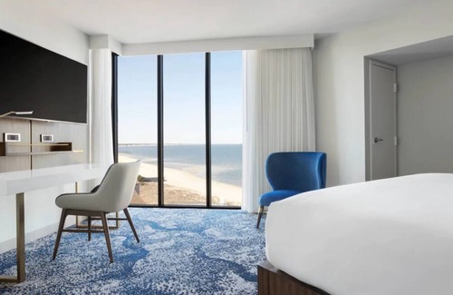 Northeast Virginia Beach Hotel | In the Heart of Virginia Beach! 2 Relaxing Units, Onsite Pool