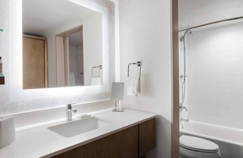 Northeast Virginia Beach Hotel | In the Heart of Virginia Beach! 2 Relaxing Units, Onsite Pool