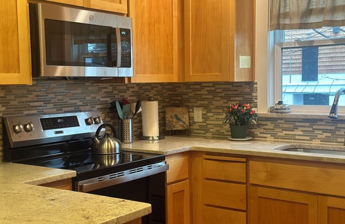 Historic Railroad District House | In the historic railroad district, walking distance to all the best of Ashland!