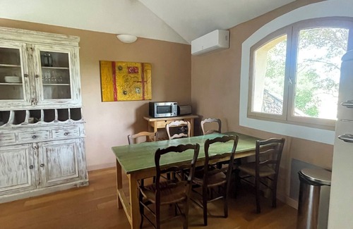 Saint-Gilles Other | In the middle of the vineyard in the castel