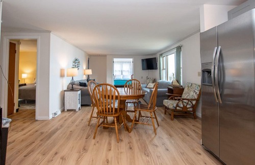 Town of Torrey Cottage | In the Moment - Comfortable Lakeside Cottage with Spectacular Views!