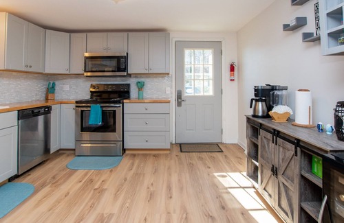 Town of Torrey Cottage | In the Moment - Comfortable Lakeside Cottage with Spectacular Views!