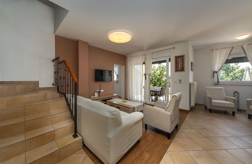 Kostrena House | In the resort of Kostrena, is located this beautiful holiday house with panoramic views on the sea.