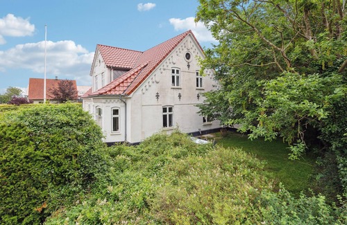 Skaerbaek Apartment | In the small village of Brøns Sogn welcomes you this spacious and bright vacation home.