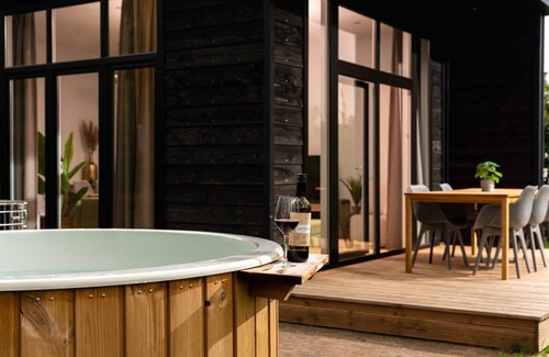 Zuna Cabin | In the Wellness Boutique you will enjoy a unique wellness experience with a view of the Twente countryside!