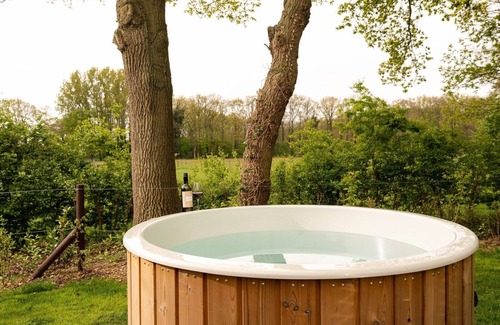 Zuna Cabin | In the Wellness Boutique you will enjoy a unique wellness experience with a view of the Twente countryside!