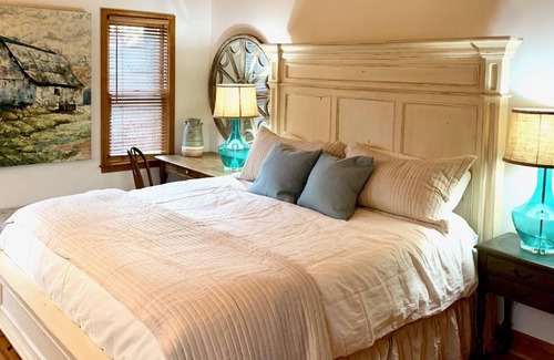 Mirror Lake House | In-Town Cottage by Mirror Lake-2 miles from Main St, Hot tub, fireplace, Big TVs