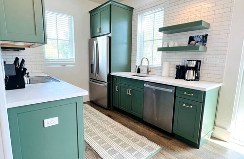 Estate Enighed House | In-Town Estate w/View, Walkable to Wharfside Village, King Bed, Parking, 700sqft BRAND NEW BACKUP Electric System - No Power Outages! Above Gallows Point
