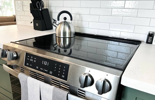 Estate Enighed House | In-Town Estate w/View, Walkable to Wharfside Village, King Bed, Parking, 700sqft BRAND NEW BACKUP Electric System - No Power Outages! Above Gallows Point