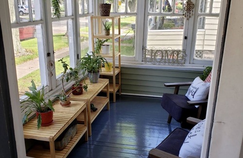 Ludington House | IN TOWN, ONLY 3 BLOCKS FROM LAKE MICHIGAN’S “STEARNS BEACH”!