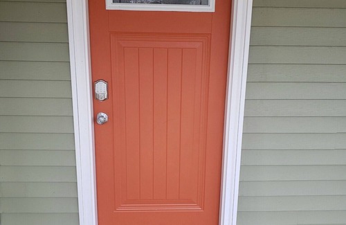 Ludington House | IN TOWN, ONLY 3 BLOCKS FROM LAKE MICHIGAN’S “STEARNS BEACH”!