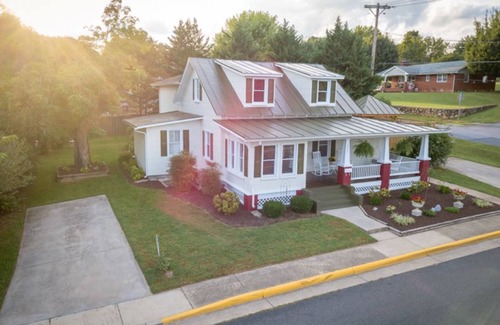 Luray House | In town spacious home hot tub WIFI minutes from area attractions
