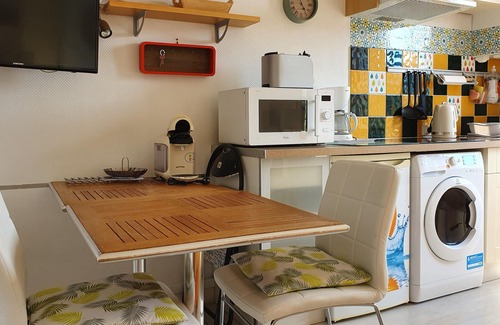 Veules-les-Roses Apartment | In Veules les Roses, 2 minutes from the beach and shops - 1 small dog accepted