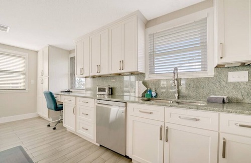 Butler Beach House | In Your Dreams | Walk to the Beach! 15 minutes to Downtown Nights of Lights