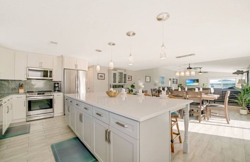 Butler Beach House | In Your Dreams | Walk to the Beach! 15 minutes to Downtown Nights of Lights