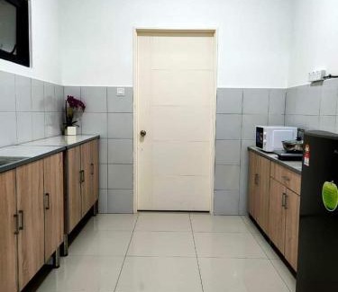 Batu Buruk Apartment | Inadh Suites @ Icon Residence With Pool