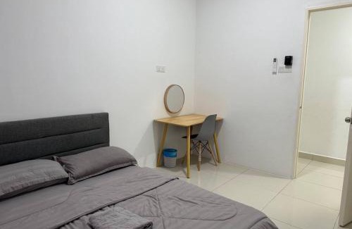 Batu Buruk Apartment | Inadh Suites @ Icon Residence With Pool
