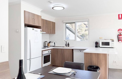 Thredbo Apartment | Inala 1 has two bedrooms plus a loft and fantastic views of the mountains.