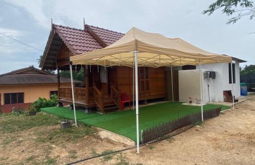 Alor Gajah Ski Chalet | Inap Desa Abang adik