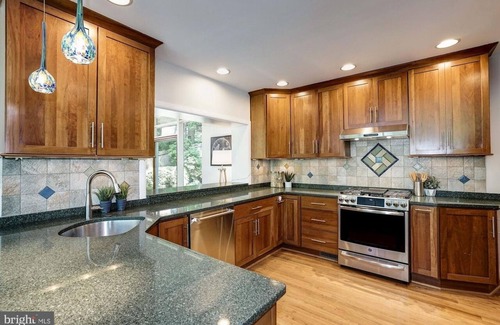 Lake Barcroft House | INAUGURATION. Special 4BR at private lake. A short drive but world away from DC.
