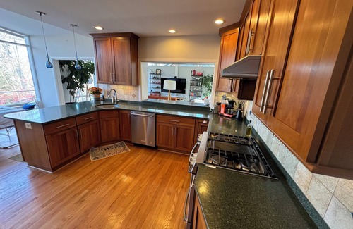 Lake Barcroft House | INAUGURATION. Special 4BR at private lake. A short drive but world away from DC.