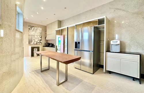 Copacabana Apartment | Incredible Penthouse with Ocean View in Copacabana for seasonal rental