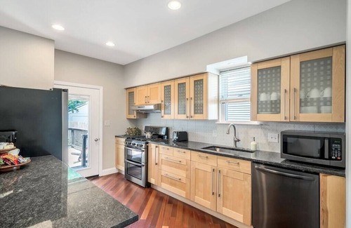 Oakley House | Incredible 3 bed Oakley Square Charmer! Enjoy everything Oakley! Best location!