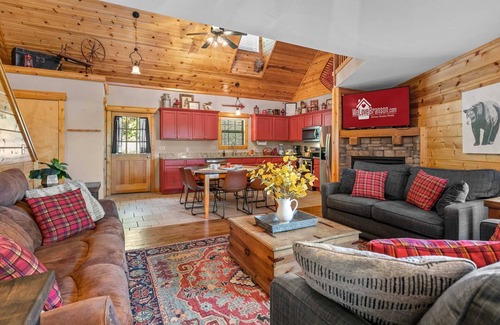 Branson Cabin | Incredible 3 Level Luxury Cabin! 4 Bedroom Suites, 2 Living Areas, 3 Pools-21