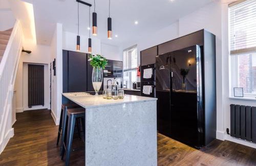 Northern Quarter Apartment | Incredible 3Bed Townhouse, Rooftop Patio, Sleeps 6