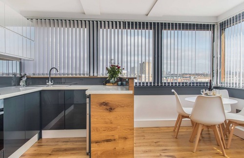 Latchmere Apartment | Incredible 3BR Battersea Flat & Spectacular View