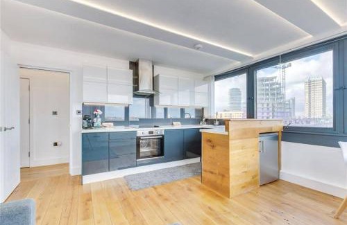 Latchmere Apartment | Incredible 3BR Battersea Flat & Spectacular View