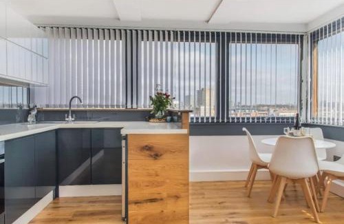 Latchmere Apartment | Incredible 3BR Battersea Flat & Spectacular View