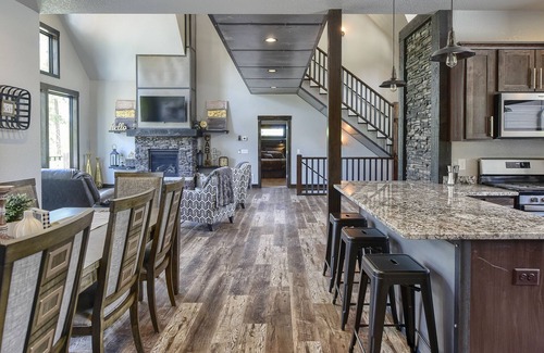 Deadwood Cabin | Incredible 5 BR Open Concept Cabin w/3 King Suites, Hot Tub - Near Deadwood
