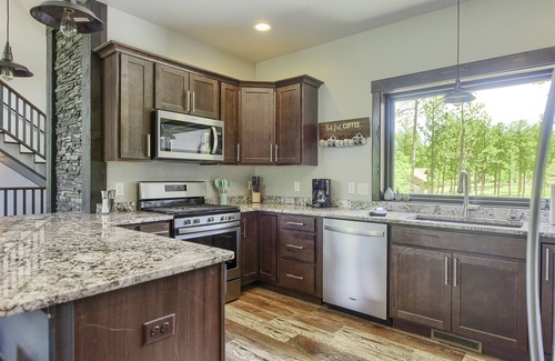 Deadwood Cabin | Incredible 5 BR Open Concept Cabin w/3 King Suites, Hot Tub - Near Deadwood