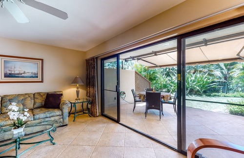Kihei Condo | Incredible condo with washer/dryer, AC, hot tub & pools