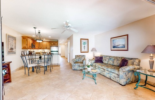 Kihei Condo | Incredible condo with washer/dryer, AC, hot tub & pools