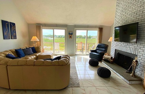 West Dennis House | Incredible Cove Water Views * Walk to Marina & Restaurants