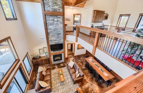Lead Cabin | Incredible Craftsman Style Spacious Lodge Walking Distance to Clubhouse!